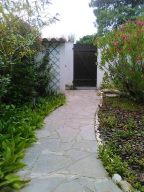 Maison charmante aux Mathes avec jardin clôturé.